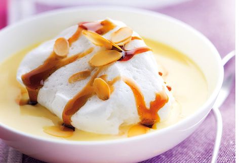 Île flottante Rapide et facile à préparer avec votre Thermomix, recette d'un dessert délicieux ,gourmand que tout le monde aime. Dessert Thermomix, Spanish Desserts, Creme Dessert, Thermomix Desserts, French Desserts, Microwave Recipes, Cooking Set, French Pastries, Cinnamon Buns