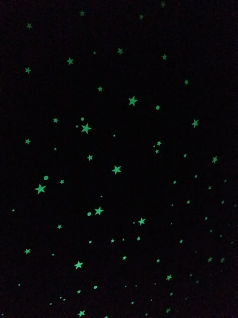 Star Things Aesthetic, Glow In The Dark Aesthetic Wallpaper, Green Star Aesthetic, Glow In The Dark Aesthetic, Glow In The Dark Stars Bedroom, Glow In The Dark Star Ceiling, Glow In The Dark Stars On Ceiling, Glowing Stars Aesthetic, Glow In Dark Stars