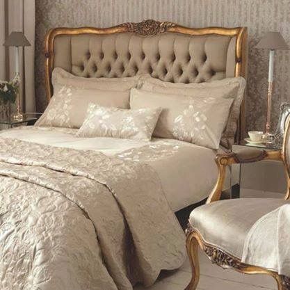 Beautiful Bed Designs, French Style Bed, Dressing Design, My French Country Home, French Country Bedrooms, French Bedroom, Bad Inspiration, Dekorasi Kamar Tidur, Gold Bedroom