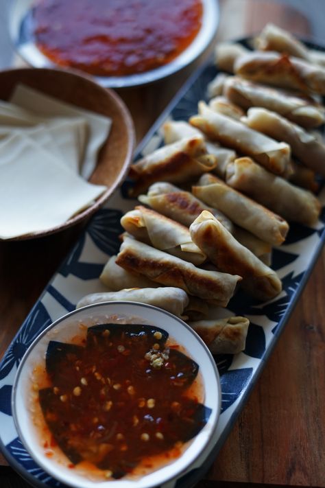 Mini Spring Rolls, Baked Spring Rolls, Vegetable Spring Rolls, Spring Roll Recipe, Spring Roll, Wonton Wrappers, Napa Cabbage, Chinese Cabbage, Roll Recipe