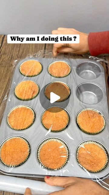 Dayeeta Pal | Hyper-realistic Cake Artist | Illusion Cakes on Instagram: "I have noticed that..
if I wrap cupcakes with clingfilm while they are still warm, the steam from the cupcakes get trapped within it, resulting in a softer and even more moist cupcakes😍

Try it and see the difference!! Share to help others 🥰

Follow for more🩷

#cakehacks #cakevideos #viralreels #viralhacks" Cupcake Display Ideas, Transport Cupcakes, Illusion Cakes, Moist Cupcakes, Amazing Food Hacks, Realistic Cakes, Cake Wraps, Cake Hacks, Cake Artist