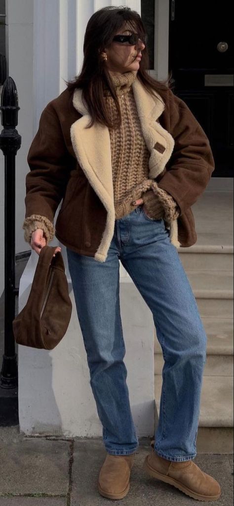 Street Style 2023 Winter Tourist Outfit Winter, Tourist Outfit, Street Style 2023, Outfits Cold, Winter Ootd, Gilmore Girl, Tour Outfits, Style 2023, Trendy Fall Outfits