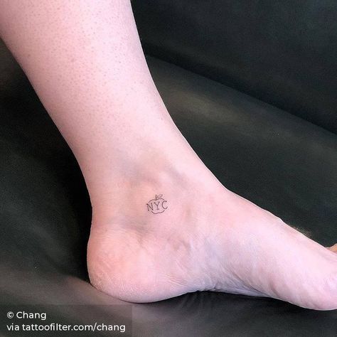 NYC apple tattoo on the ankle. Chicago Small Tattoo, Tiny Nyc Tattoo, Dainty New York Tattoos, New York Apple Tattoo, Simple Nyc Tattoo, Nyc Marathon Tattoo, Controversial Tattoos, I Love Ny Tattoo, Nyc Apple Tattoo