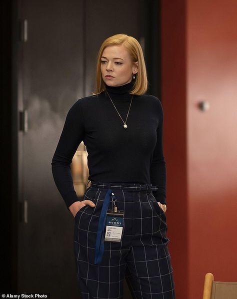 Siobhan Roy Style, Male Validation, Logan Roy, Shiv Roy, Sarah Snook, Gamine Style, Business Casual Outfits For Work, Fashion Business Casual, Formal Style