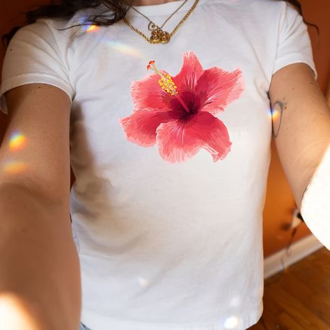 Faster shipping. Better service Hibiscus T Shirt, Graphic Cropped Tee, Baby Tees Aesthetic, Baby Tees 90s, Baby Tee Shirts, Unique Font, Shirt Y2k, Pink Hibiscus, Aesthetic Retro