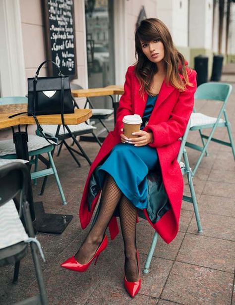 Colors That Go Well With Red Clothes – 11 Outfit Combinations Teal Outfits, Red Color Combinations, Red Clothes, Red Clothing, Hipster Looks, Color Combinations For Clothes, Street Style Parisian, Health Shop, Great Hairstyles