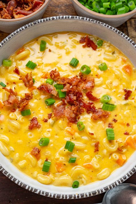 Mac and Cheese Soup Soup Recipes Quick, Mac And Cheese Soup, Gourmet Soups, Mac N Cheese Soup, Healthy Detox Soup, Pasta Soups, Soup Hearty, Closet Cooking, Cheese Soup Recipes