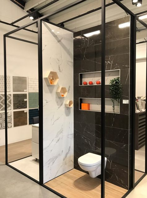 FRAME BOX CORNER - Tile boxes - Dermul showrooms and displays Tile Store Display, Showroom Bathroom Design, Tile Display Ideas, Shower Display Showroom, Tile Store Showroom, Tile Showroom Interior Design Ideas, Toilet Display Showroom, Bathroom Showrooms Display, Bathroom Showroom Display Store Design