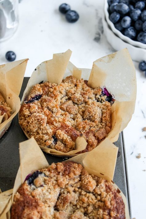 Bakery Style Blueberry Crumble Muffins Jumbo Blueberry Muffins Crumble Topping, Blueberry Muffin Topping, Blueberry Crumble Muffins, Blueberry Bites, Bakery Style Blueberry Muffins, Bakery Style Cake, Bakery Muffins, Crumble Muffins, Breakfast Cupcakes