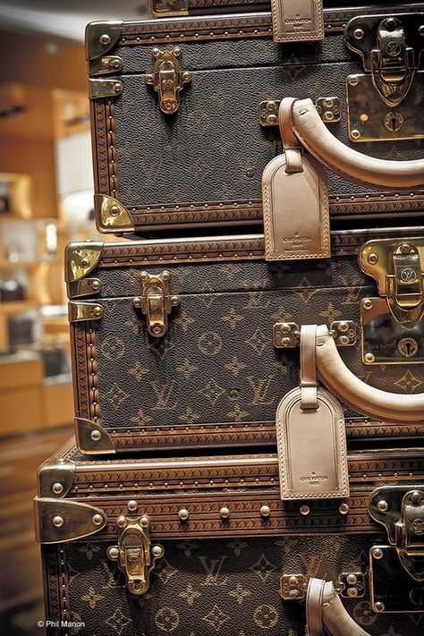 . Lv Luggage, Sac Louis Vuitton, Baby Fotografie, Louis Vuitton Luggage, Vintage Luggage, Louis Vuitton Fashion, Victoria Secrets, Fashion Lookbook, Vuitton Bag