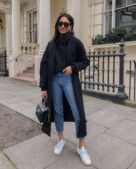 9 Blue-Jeans Outfits Fashion Influencers Wear on Repeat | Who What Wear UK Hannah Cocobeautea, Blue Jeans Outfit Winter, Blue Jeans Outfit, Double Denim Looks, Winter Dressing, Jeans Outfit Winter, Blue Jean Outfits, Winter Inspo, London Outfit