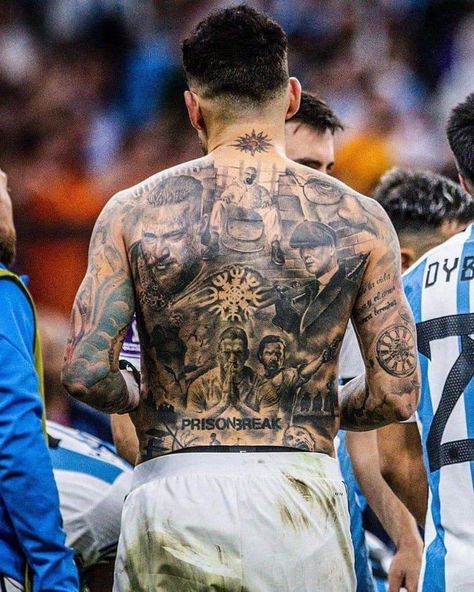 Tattooed Man Aesthetic, Football Players Tattoos, Tattoo Espalda Hombre, Argentina Tattoo, Patchwork Tattoos, Family Quotes Tattoos, Protection Sigils, American Traditional Tattoo Ideas, Traditional Tattoo Ideas