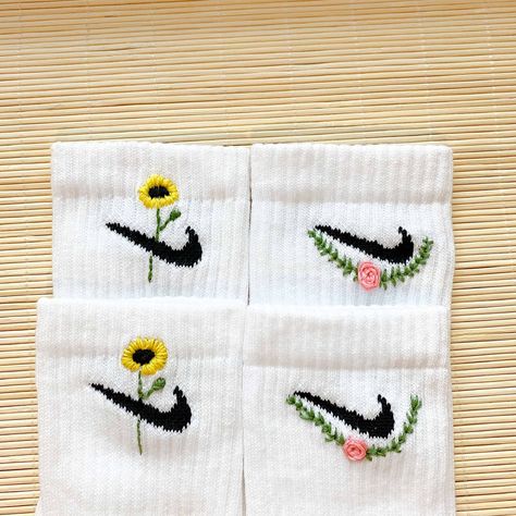 Sock Embroidery, Aesthetic Gardening, Clothes Embroidery Diy, Embroidered Socks, Trendy Socks, Embroidered Nike, Gardening Diy, Diy Socks, Nike Socks