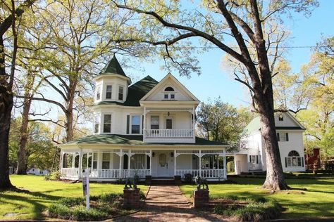 Victorian Houses, Chelsea Michigan, Historic Homes For Sale, Greenwich Connecticut, English Manor, Union City, Mansions For Sale, Victorian House, Beautiful Houses