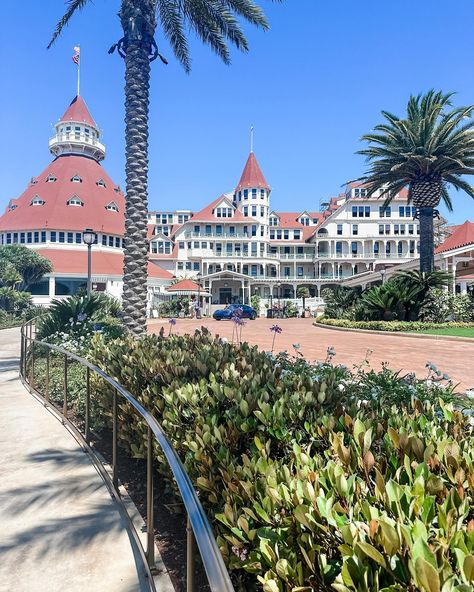 Inspiration from the Hotel Del Coronado. Have you been and what’s your favorite part? I had no idea how big this place is! #sandiego #hoteldelcoronado #hoteldelcoronadodesign #sandiegodesign #hoteldelcoronadolobby Hotel Del Coronado, June 30, Amazing Places, Instagram Inspiration, Lobby, The Good Place, San Diego, Hotel, On Instagram