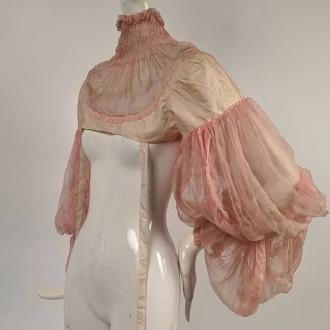 Corsets, Stil Inspiration, Mode Inspo, Fantasy Fashion, Looks Style, Pink Silk, Historical Fashion, Frankenstein, Silk Chiffon