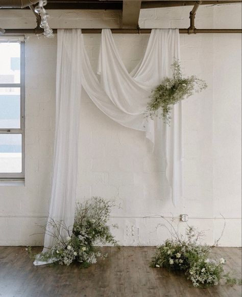 Fabric Draping Backdrop, Linen Wedding Backdrop, Weeding Decoration Inside, Linen Backdrop, Wedding Photo Walls, Photography Studio Design, Fern Wedding, Photography Backdrops Diy, Outdoor Backdrops