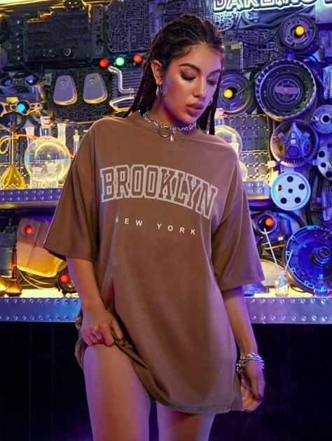 Trendy Oversized T Shirts, Trendy Graphic Tees 2023, Oversized T-shirt, Oversized Tshirt Aesthetic, Polos Aesthetic, Oversized Shirt Aesthetic, Tee Shirt Oversize, Los Angeles Street Style, Oversized Tee Outfit