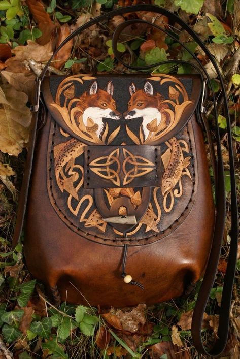 Leather Carving, Mori Girl, Leather Projects, Leather Bags Handmade, Leather Tooling, Leather Purse, Leather Working, Leather Craft, Saddle Bags