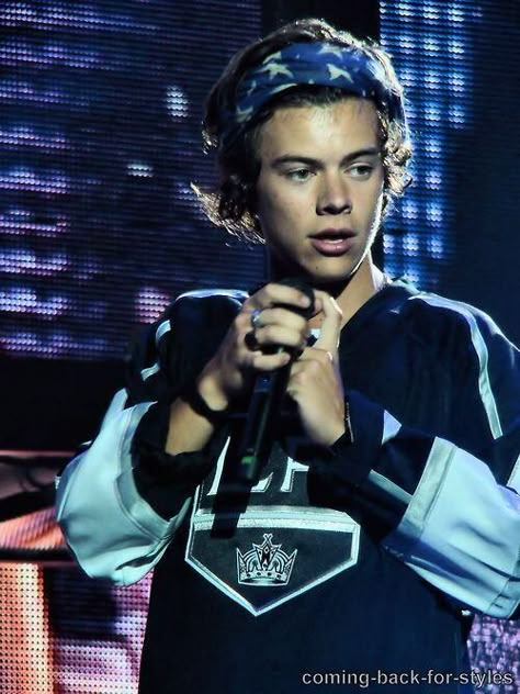 take me home tour Frat Boy Harry Styles, Wearing A Bandana, Harry Styles 2013, Harry Styles Cute, Haikou, Frat Boy, Harry Styles Wallpaper, Harry Styles Pictures, Harry Styles Photos