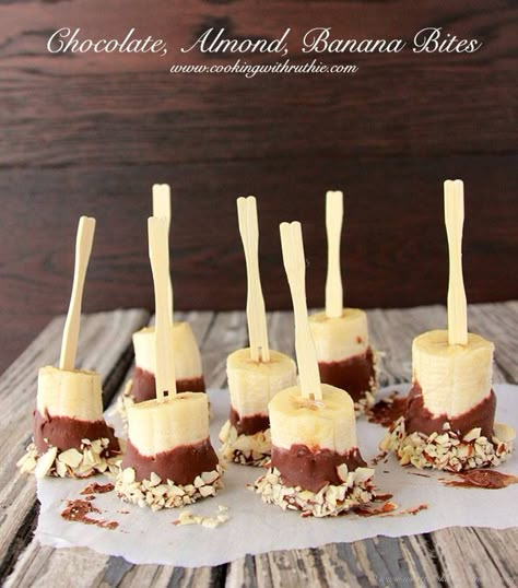 Frozen Chocolate Bananas, Banana Bites, Frozen Chocolate, Party Food Platters, Chocolate Almond, Party Food Appetizers, Chocolate Almonds, Food Platters, Chocolate Banana