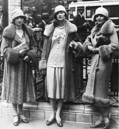 Mara on Twitter: "1920s Fashion https://t.co/I2anu0r1vb" 1920s Rich Woman, 1920s London Fashion, Hamlet Costume, Paris 1920s, Style Année 20, 1920s Women, Fashion 1920s, 1920 Fashion, 1920's Fashion