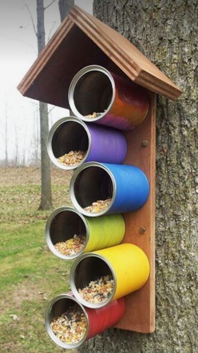 Homemade Bird Feeders, Diy Crate, Diy Bird Feeder, Tin Can Crafts, Recycled Garden, Crate Furniture, Diy Birds, Bird Houses Diy, School Garden