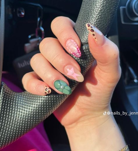 Mismatched Nails Summer, Mitch Match Nails, Miss Match Nails, Patchwork Nails, Mismatched Nail Art, Mismatched Nails, Cute Funky Nails, Nail Halloween, Halloween Nail Art Ideas