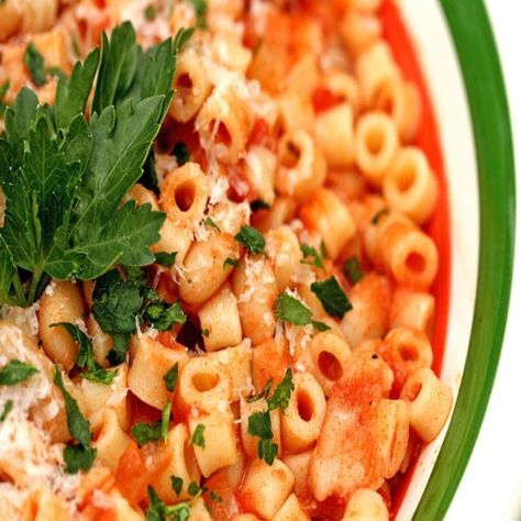 Pasta Fazul, Strawberry Bread Recipes, Pasta Fagioli Recipe, Lemon Chicken Soup, Ditalini Pasta, Winter Meals, Pasta Fagioli, Italian Family, Pasta Carbonara