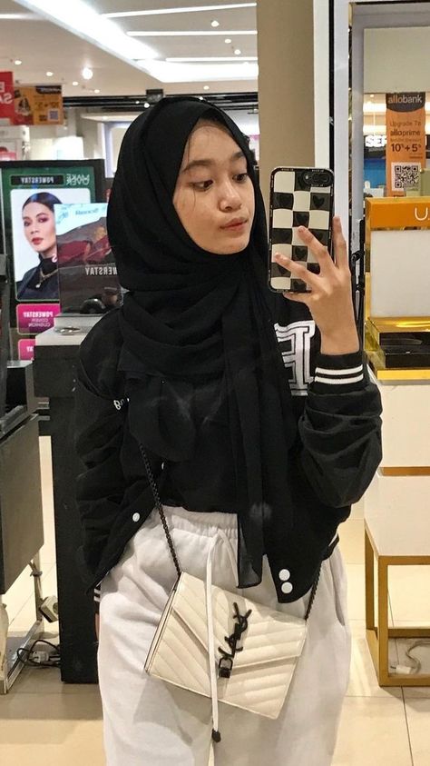 Outfit Celana Joger Hijab, Outfit Jogger Hijab, Ootd Jogger, Otdd Outfit Style Hijab, Outfit Jogger, Ootd Hijab Casual Simple, Ootd Korean Style Hijab, Black Hijabi Girl, Outfit Hijab Ideas