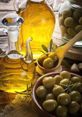 Olive Oil Benefits, Greek Olives, Desserts Vegan, Cooking With Olive Oil, Oil Benefits, Greek Recipes, Food Items, Food Hacks, Home Remedies