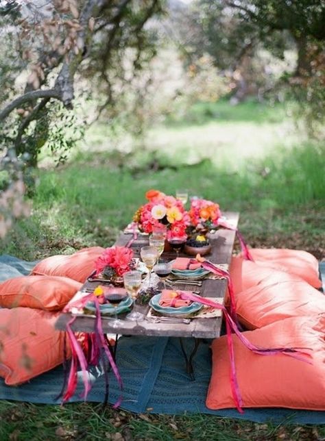 Delightful Outdoor Dining Area Design Idea Company Picnic, Outdoor Set, Party Deco, Perfect Picnic, Deco Boheme, Bohol, Table Set Up, Outdoor Picnic, Picnic Party