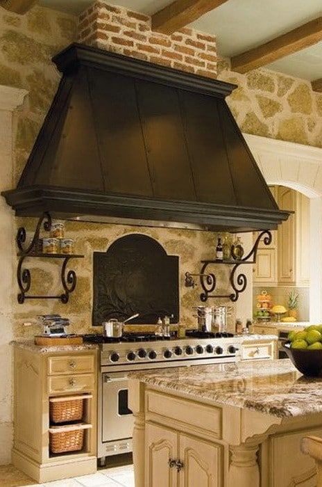 Kitchen Hood Focal Point, Kitchen Stove With Hood, Vintage Range Hood Ideas, Rustic Oven Hood, Kitchen Custom Hood, Rustic Kitchen Hood, Kitchen Range Hood Ideas Wood, Brick Range Hood Surround, Brick Kitchen Hood