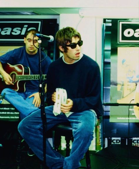 British Core, Liam Oasis, Oasis Album, Oasis Music, Dekorasi Halloween, Liam Gallagher Oasis, Oasis Fashion, Oasis Band, Liam And Noel