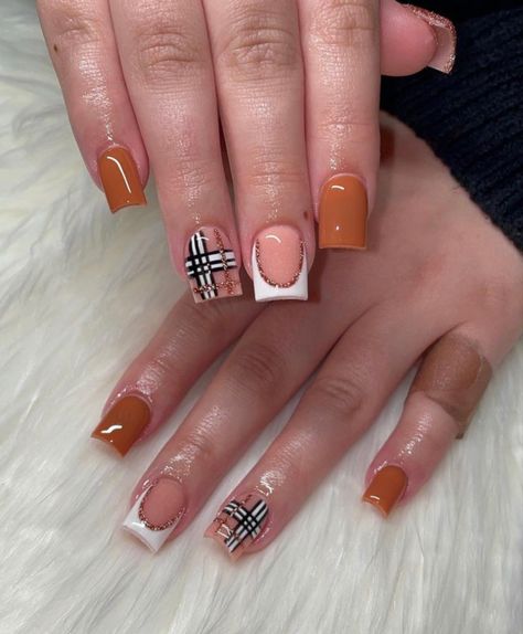 Scarecrow Acrylic Nails, Fall White Nail Designs, Medium Length Fall Nails Acrylic, Spokey Season Nails, Acrylic Nail Designs Thanksgiving, Fall Nails Shorties, Short Nail Thanksgiving Designs, Fall Acyrilics Nails Short, November Nails Ideas Short Square