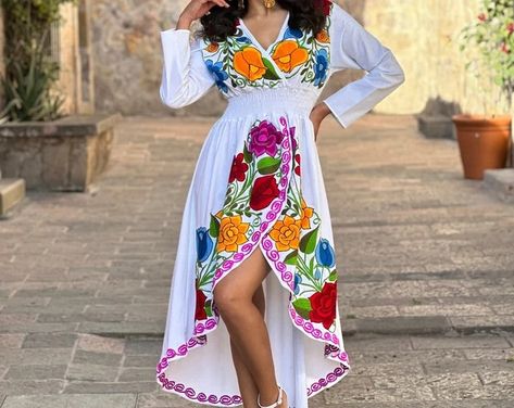 SoleiEthnic - Etsy Mexican Embroidery Dresses, Mexican Style Outfits, Mexican Wedding Dress Embroidered, Mexican Fashion Modern, Mexican Inspired Dress, Mexican Dresses Traditional, Mexican Traditional Dress, Mexican Fancy Dress, Mexican Bridesmaid Dresses