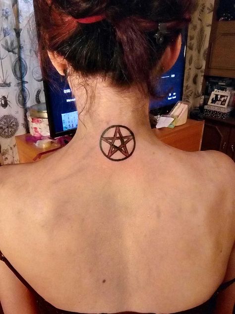 Pentagram Tattoo Design, Pentacle Tattoo, Pentagram Tattoo, Punk Tattoos, Emo Tattoos, Back Of Neck Tattoo, Tattoo Simple, Portfolio Ideas, Character Traits