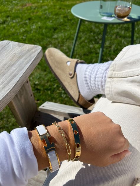 Hermes Clic H Bracelet Outfit, Click H Bracelet Hermes Outfit, Old Money Jewelry Men, Old Money Bracelet Stack, Old Money Bracelet, Preppy Gold Jewelry, Stacking Hermes Bracelets, Hermes Cdc Bracelet Stack, Hermes Men Bracelet