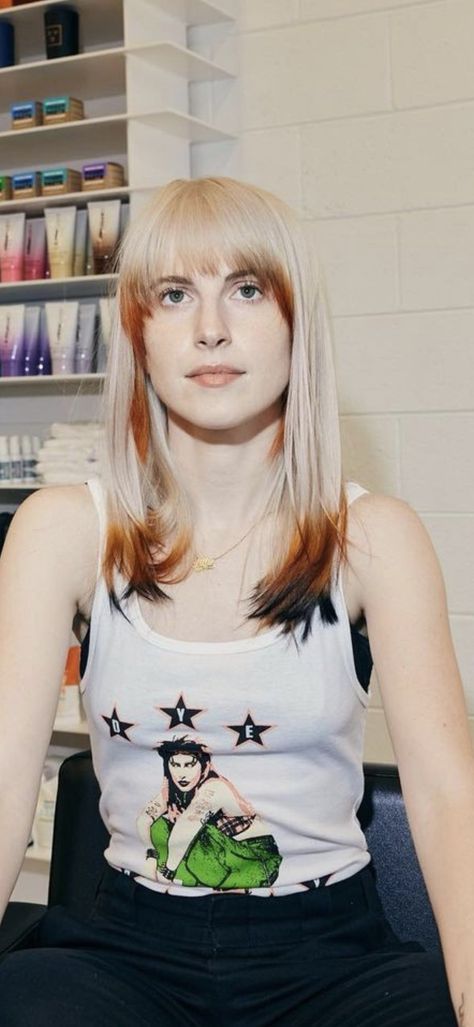 3 Colour Hair Dye, Fox Tip Hair Dye, Fox Color Hair Tips, Hayley Williams Hair Colors, Fox Dyed Hair Tips, Fox Hair Color Tips, Fox Colour Hair, Fox Tail Hair Dye, Fox Color Hair Dye