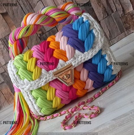 https://Bepatterns.com Minimalist Marvels: Sleek and Chic Crochet Handbags Evening Clothes, Free Motion Designs, Multi Colored Bag, Knitted Bag, Crochet Bag Pattern Free, Yarn Bag, Crochet Quilt, Crochet Purse Patterns, Colorful Bags