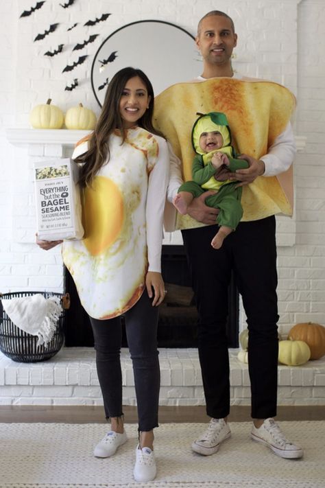 Salt Pepper Paprika Costume, Avocado Family Costume, Toast Costume Diy, Family Sushi Costume, Toast Costume, Family Costumes For Halloween, Creative Family Halloween Costumes, Matching Family Costumes, Matching Family Halloween Costumes