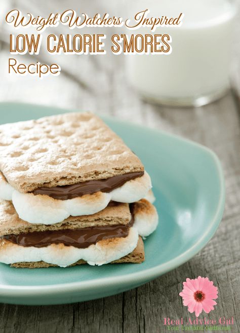 Enjoy dessert without guilt with this Weight Watchers Inspired Low Calorie S'mores recipe Healthy Smores, Weight Watchers Appetizers, Nutella Snacks, Nutella Recipes Easy, Smores Dessert, Smore Recipes, Decadent Food, Weight Watchers Recipes Desserts, Ww Desserts