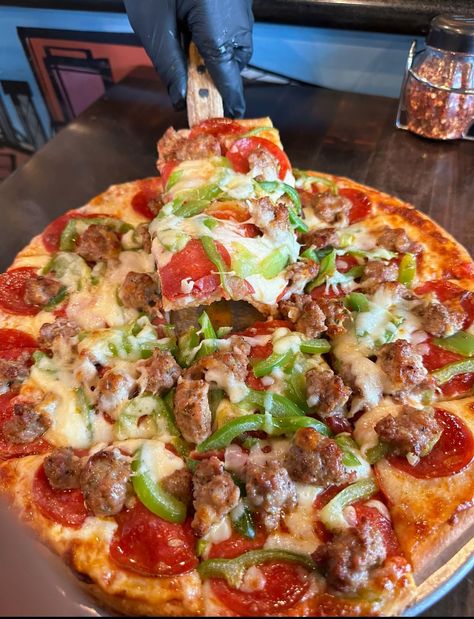 Pepperoni, Sausage, Green Bell Pepper Pizza for lunch and dinner🍕 Bell Pepper Pizza, Pizza With Sausage, Pepper Pizza, Chicago Pizza, Green Bell Pepper, Green Bell Peppers, Bell Pepper, Stuffed Green Peppers, Green Onions