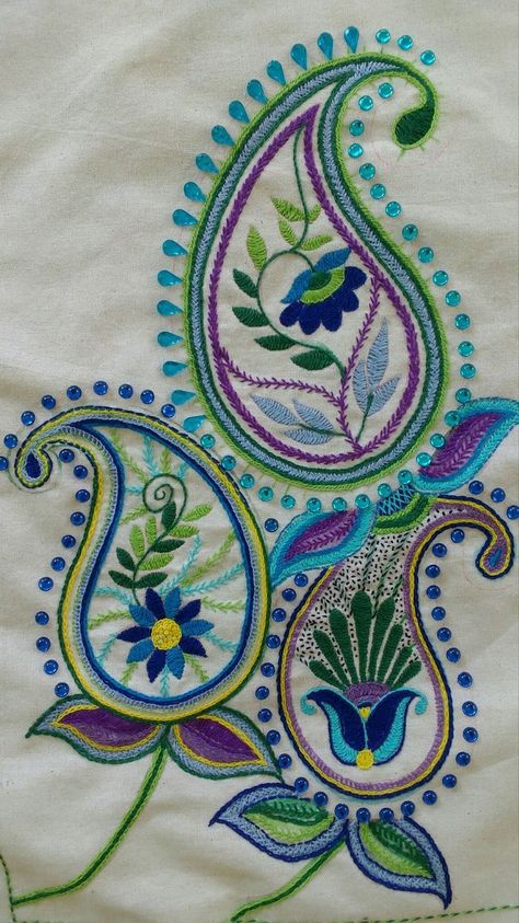 how to embroider a paisley design - Buscar con Google Paisley Embroidery Designs Patterns, Paisley Embroidery Designs Blouse, Paisley Embroidery Pattern, Paisley Embroidery Designs, Embroidery Paisley, Bordado Jacobean, Mango Design, Crewel Embroidery Patterns, Paisley Embroidery