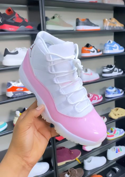 Sneakers For Summer 2023, Cute Shoes Black Women, Cute Pink Jordans, Shoes To Buy In 2023, Birthday Shoes Ideas, Jordans To Get, Shoes To Get For Your Birthday, Pink Thunder Jordan 4, Cute Jordans For Women Baddie