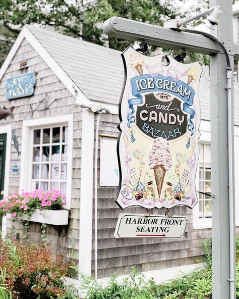 Marthas Vineyard Summer Aesthetic, Martha's Vineyard Aesthetic, Marthas Vineyard Aesthetic, Vineyard Aesthetic, Martha Vineyard, Vineyard Vacation, Grandmother Aesthetic, New England Aesthetic, Nantucket Summer