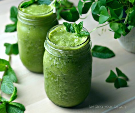 Glowing Shamrock Smoothie – Feed Your Beauty Shamrock Smoothie, Plant Based Smoothies, Eating Green, Shamrock Shake, Healthy Plant Based Recipes, Green Eating, Green Recipes, Fresh Mint Leaves, Greens Recipe