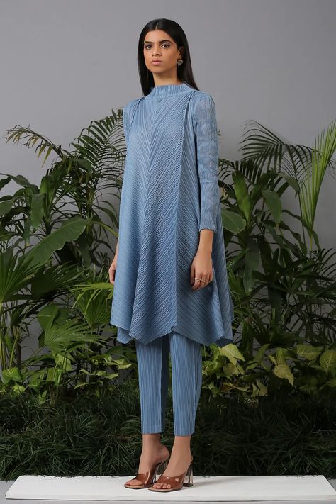 Plain Kurti, Kurta Set For Women, A Line Kurta, Embroidered Pants, Sharara Set, How To Hem Pants, Embroidered Neckline, Classy Casual, Kurta With Pants