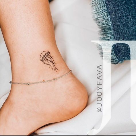 Tatoos Small Jellyfish, Small Simple Jellyfish Tattoo, Minimalistic Jellyfish Tattoo, 2 Sharks Tattoo, Jellyfish Small Tattoo, Tattoo Jellyfish Minimalist, Little Jellyfish Tattoo, Ocean Inspired Tattoos For Women, Tiny Jellyfish Tattoo