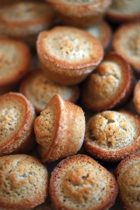 Brown Butter Financiers Recipe | Leite's Culinaria Financiers Recipe, Friands Recipe, Financier Recipe, Financier Cake, French Desserts, Almond Cakes, Mini Muffins, Tea Cakes, How Sweet Eats